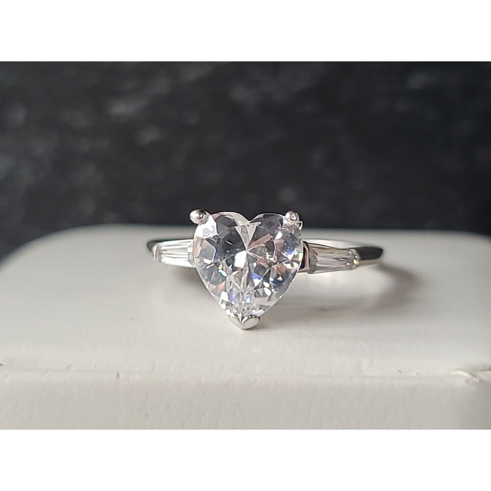 Avon RJ 925 Sterling Silver Heart Shaped CZ Ring Size US 6.25 Vintage